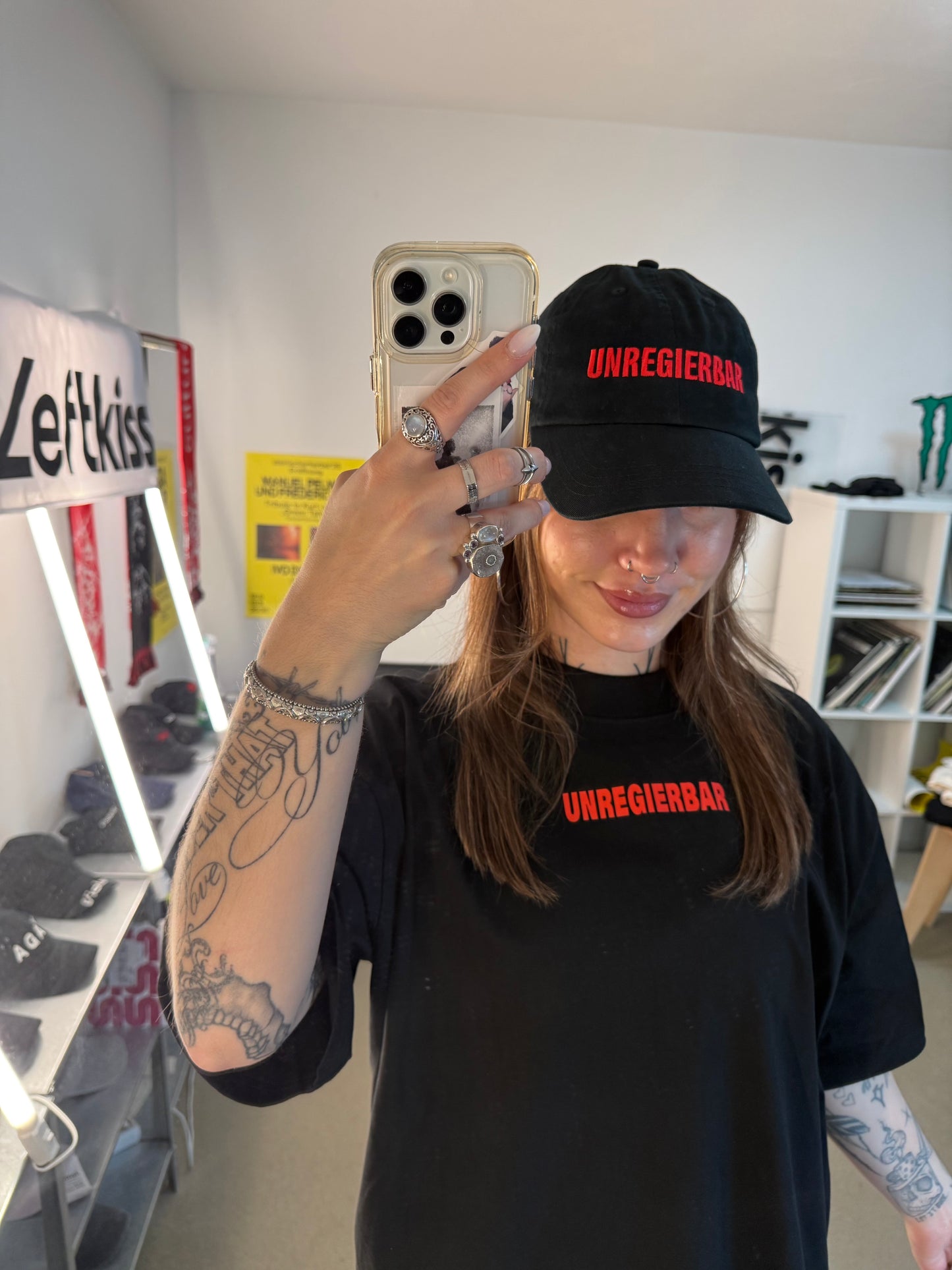 UNREGIERBAR T-SHIRT + CAP BUNDLE